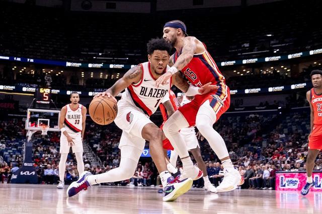 太拼!赵睿赛后出现抽筋 被张镇麟背着离开赛场